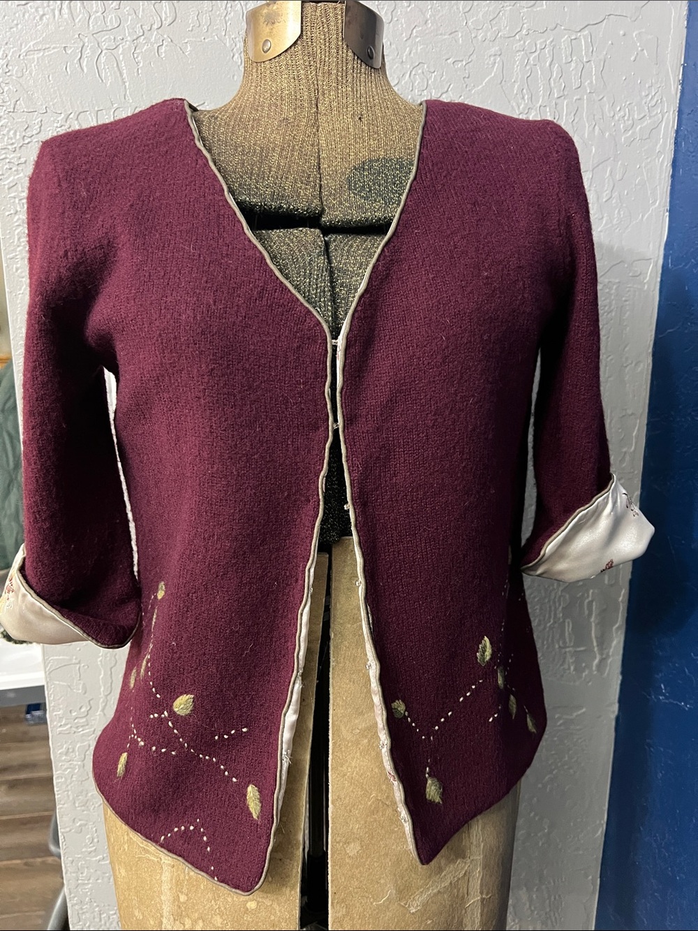 ABERCROMBIE & FITCH VINTAGE EMBROIDERED WOOL AND SATIN CARDIGAN SWEATER SMALL